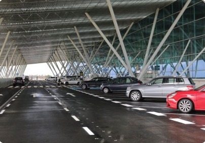 ¿Lanzadera o aparcacoches? Qué servicio de parking se adapta mejor a tu viaje
